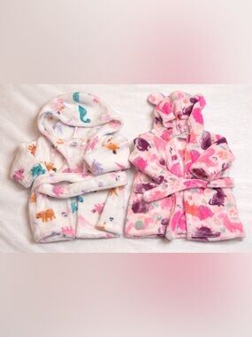 2PC 0-9 Month Baby Girl Bathrobe Bundle 0-9M 🦕 Hooded Plush Cozy Dino Robe Soft